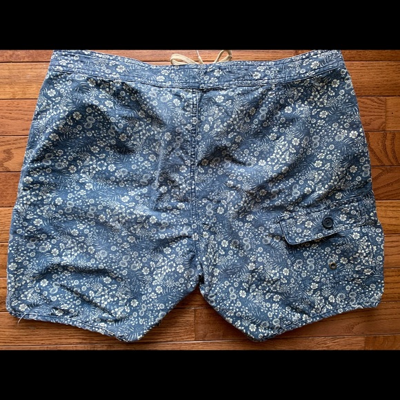 Men’s Mollusk floral board shorts trunks - Picture 4 of 4